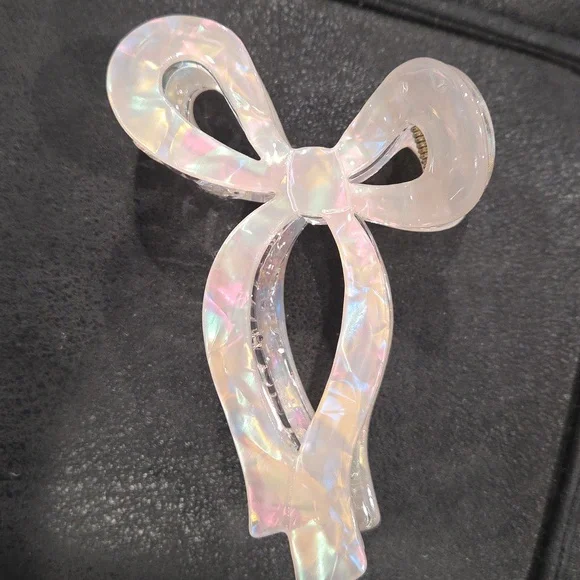 Elegant Light Yellow Iridescent Hair Claw Clip - Picture 7 of 8